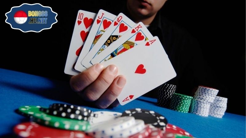 Chơi bài Poker trực tuyến cho người mới dễ hiểu